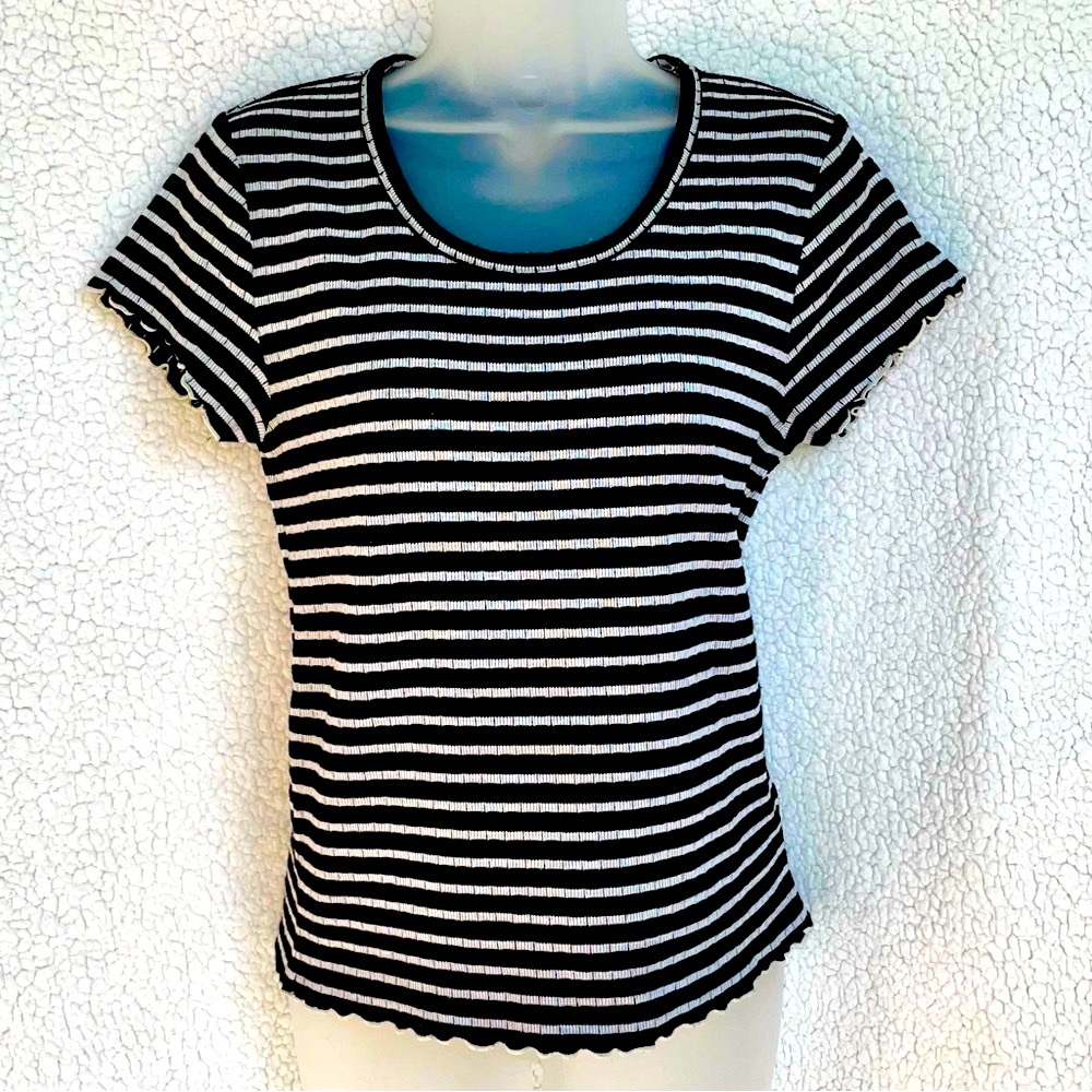 NWOT Madewell ruffled hem & sleeves, black & white, short-sleeve top